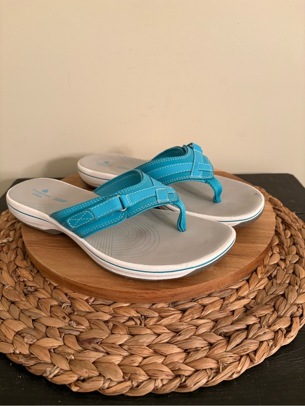 Clarks Cloudsteppers Cushion Soft Sandals in Turquoise and Gray